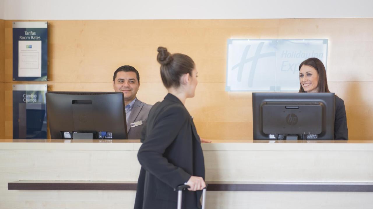 Holiday Inn Express Molins De Rei By Ihg Bagian luar foto