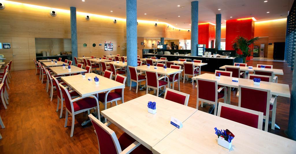Holiday Inn Express Molins De Rei By Ihg Bagian luar foto