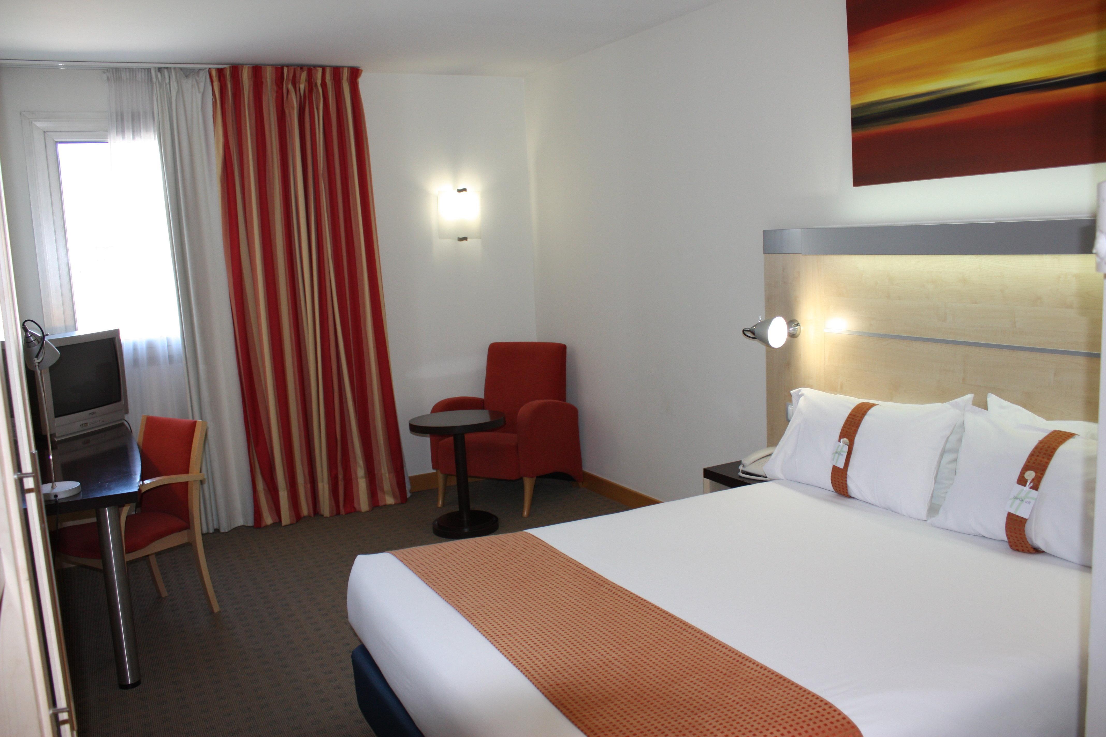 Holiday Inn Express Molins De Rei By Ihg Bagian luar foto