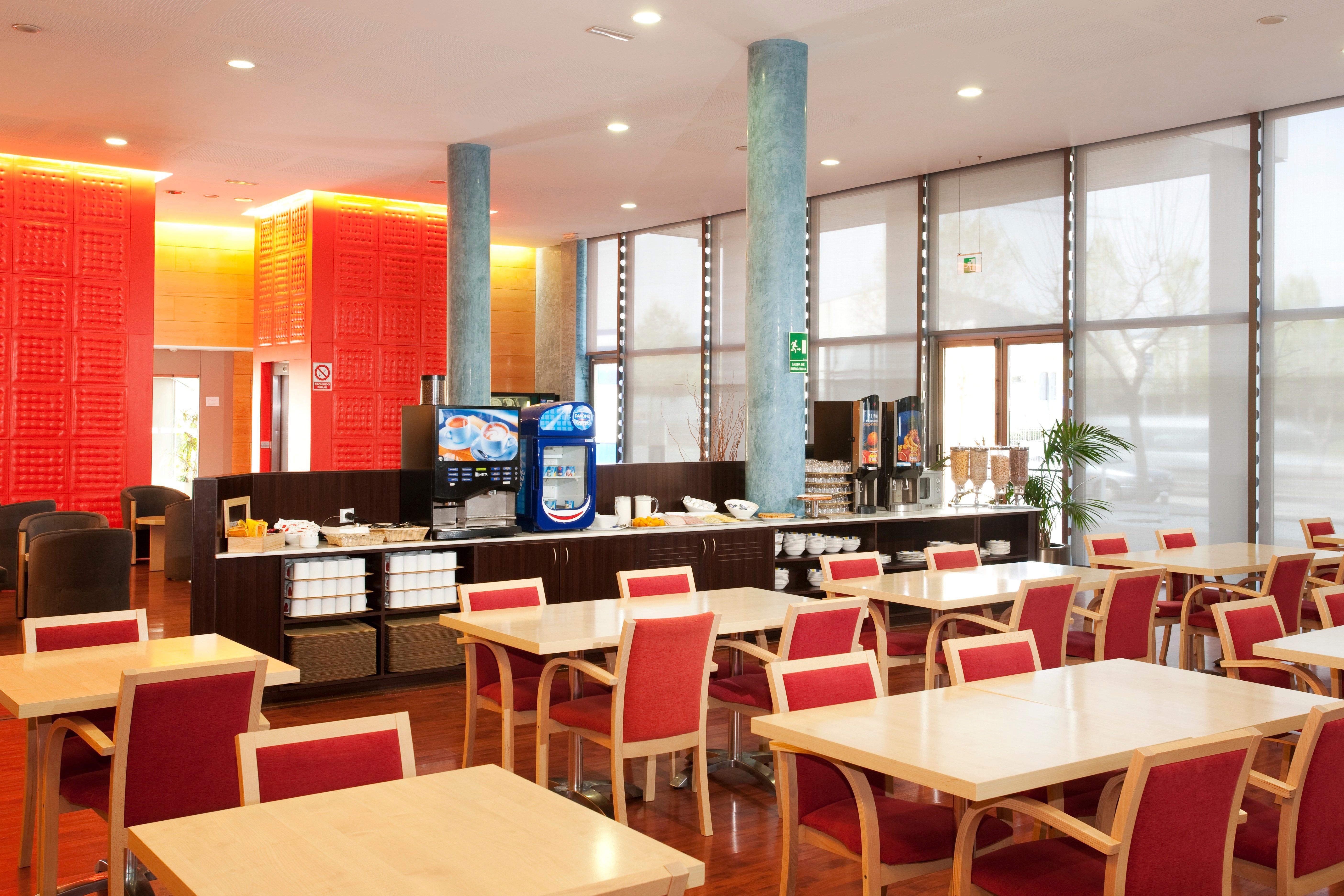 Holiday Inn Express Molins De Rei By Ihg Restoran foto