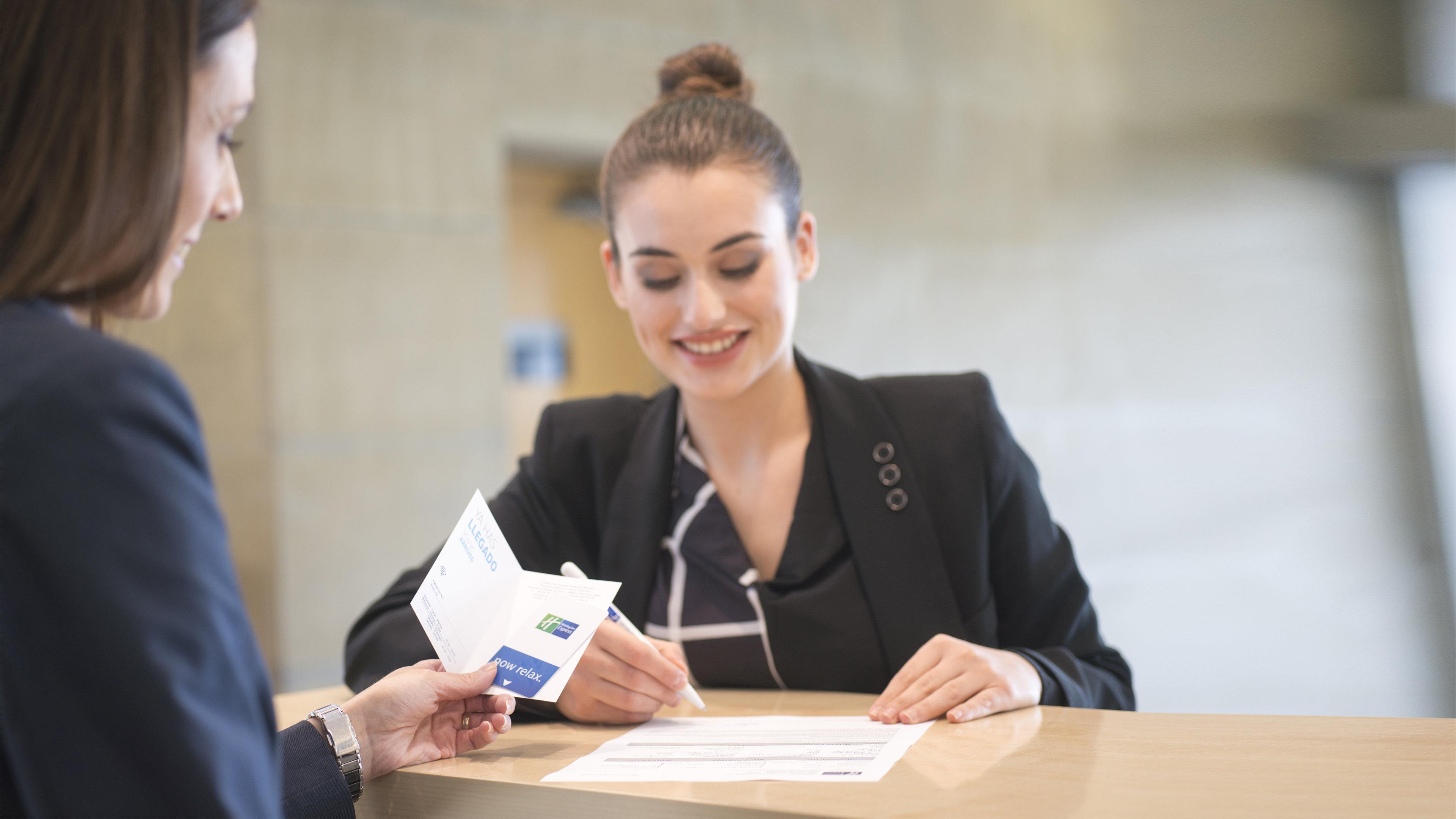 Holiday Inn Express Molins De Rei By Ihg Bagian luar foto