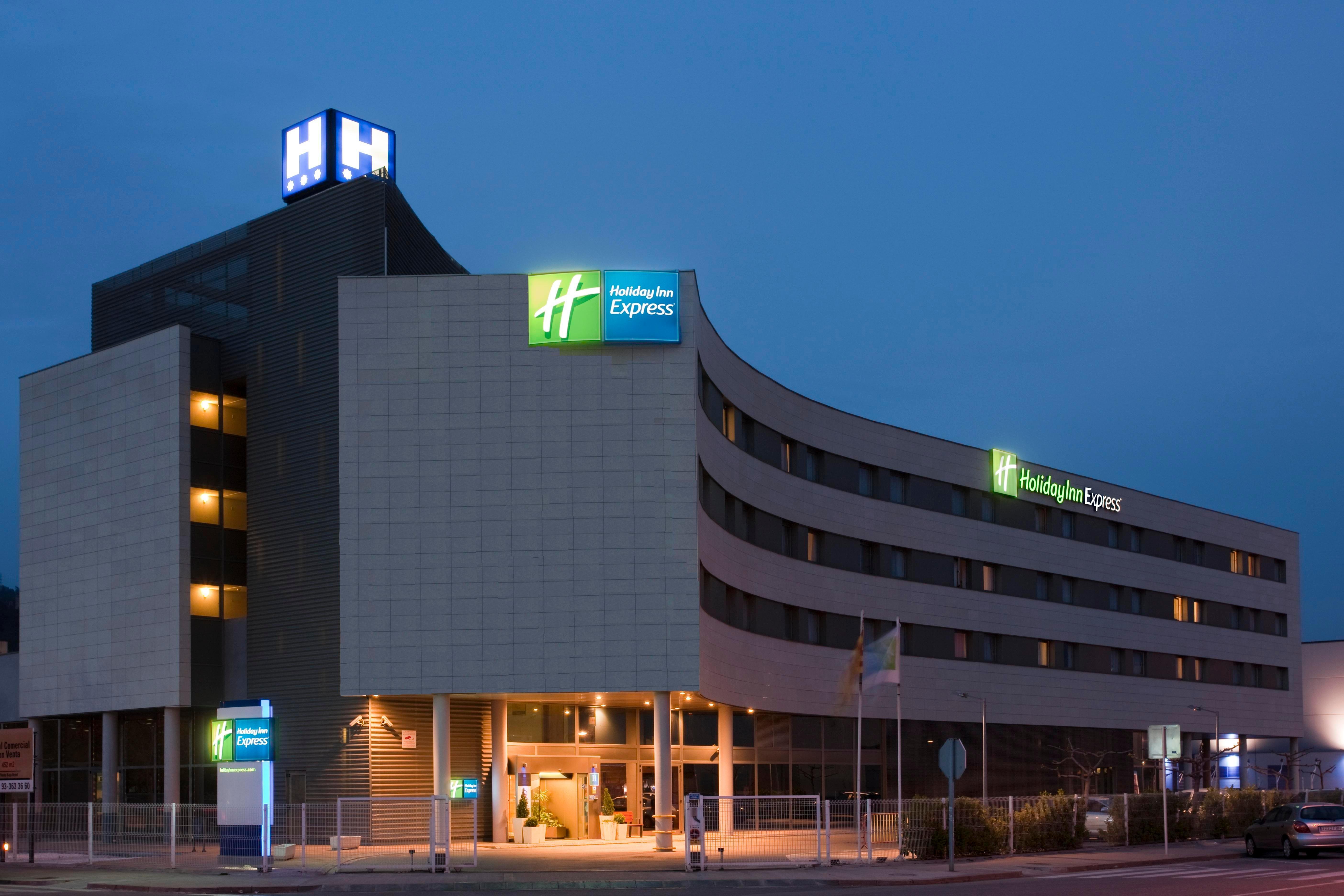 Holiday Inn Express Molins De Rei By Ihg Bagian luar foto