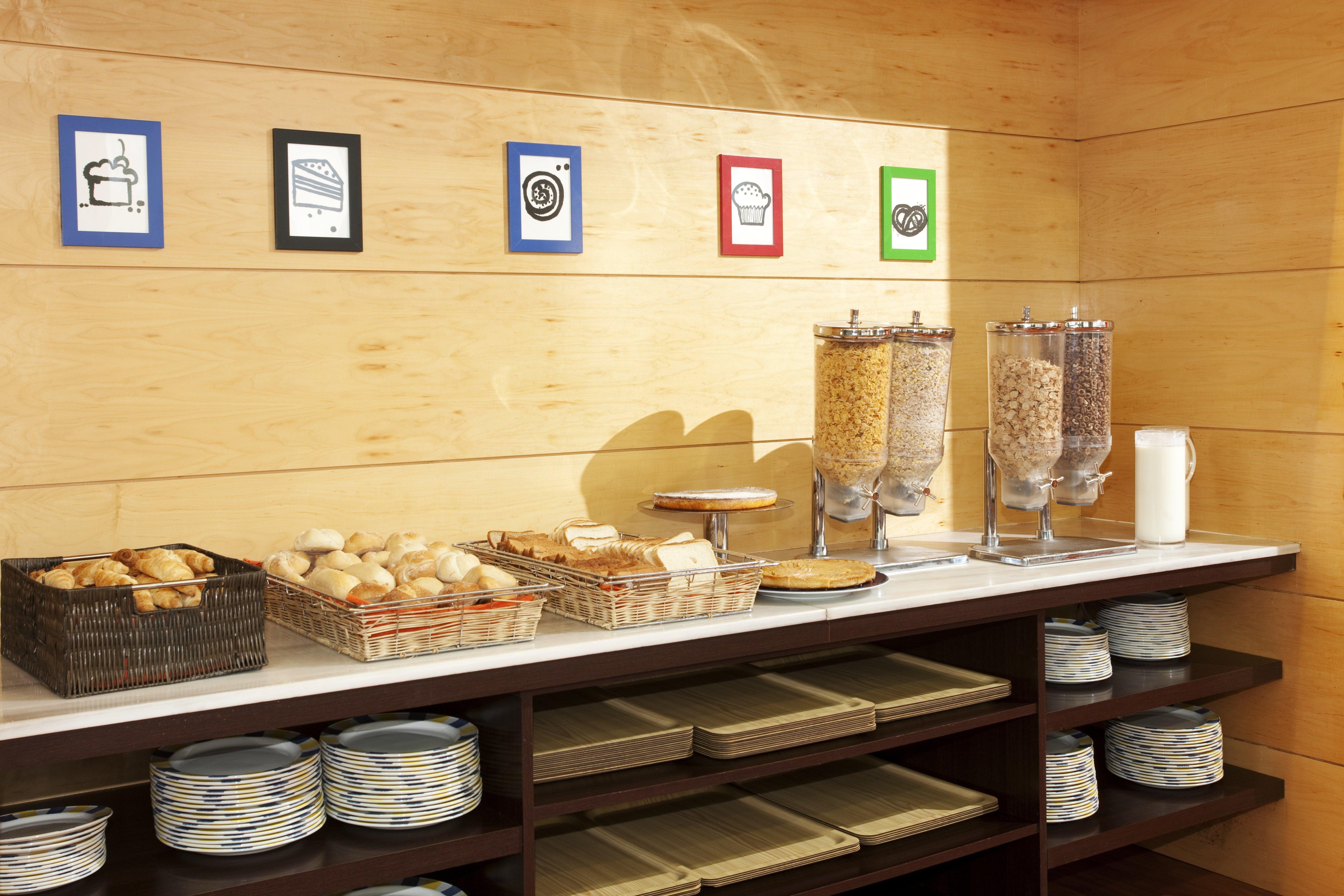 Holiday Inn Express Molins De Rei By Ihg Restoran foto