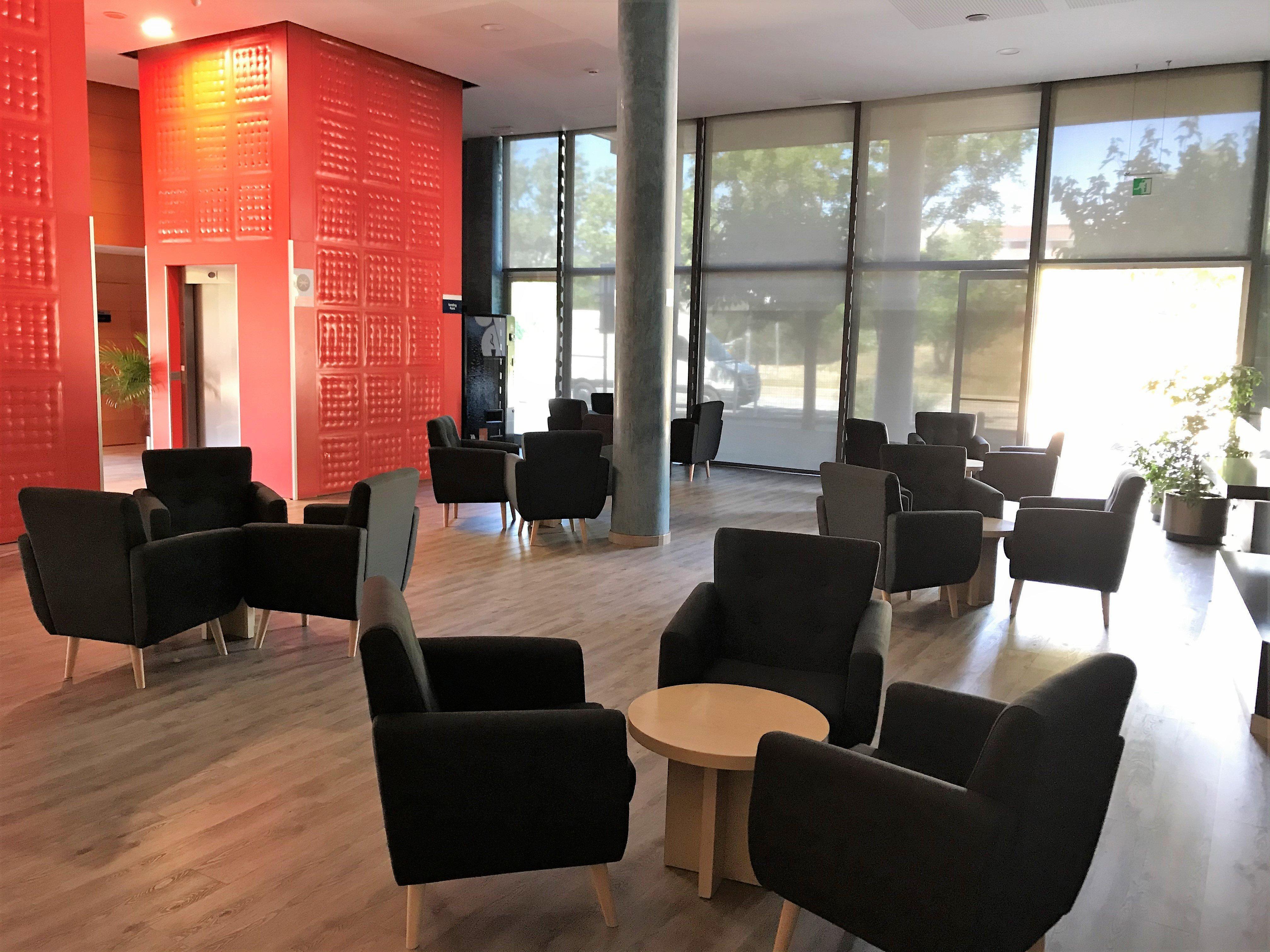 Holiday Inn Express Molins De Rei By Ihg Bagian luar foto