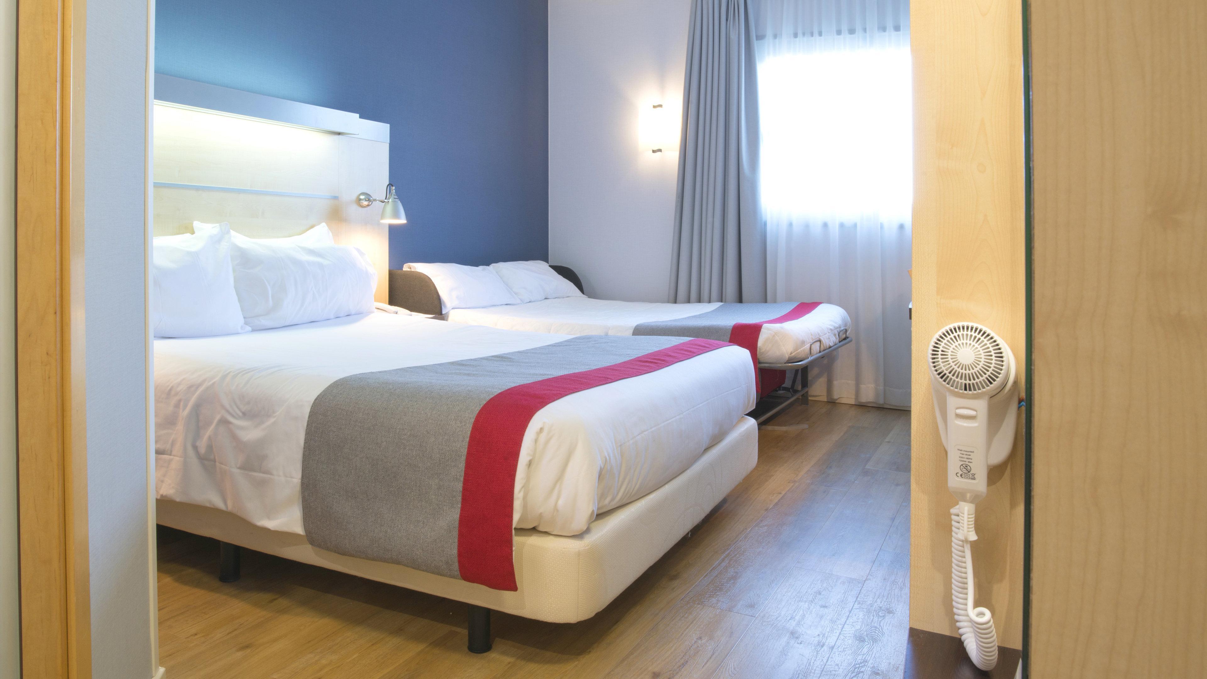 Holiday Inn Express Molins De Rei By Ihg Bagian luar foto