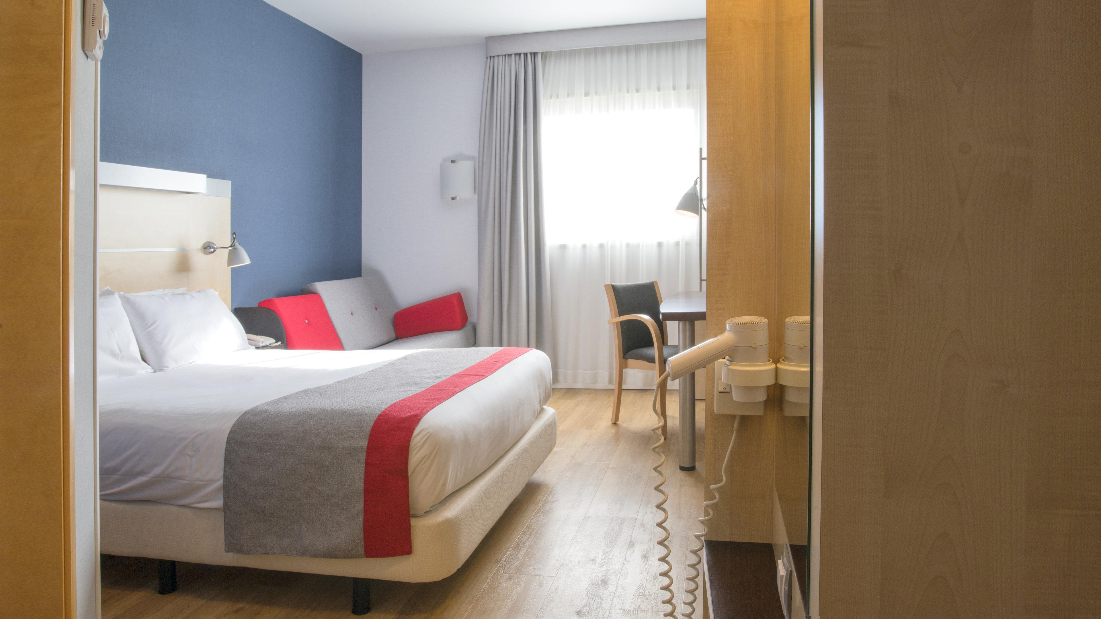 Holiday Inn Express Molins De Rei By Ihg Bagian luar foto