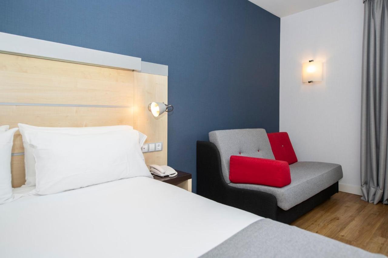 Holiday Inn Express Molins De Rei By Ihg Bagian luar foto