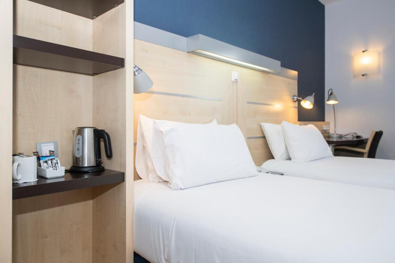 Holiday Inn Express Molins De Rei By Ihg Bagian luar foto