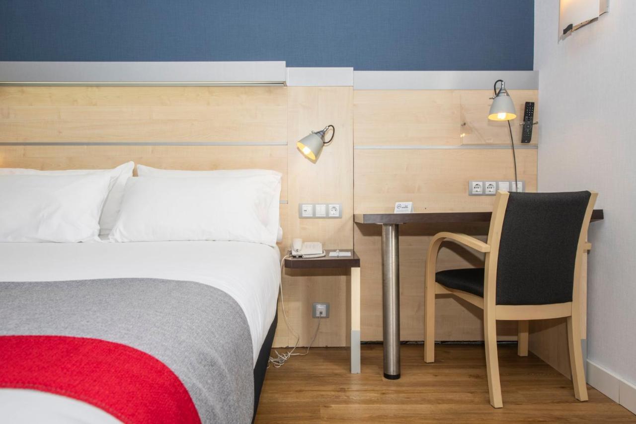 Holiday Inn Express Molins De Rei By Ihg Bagian luar foto