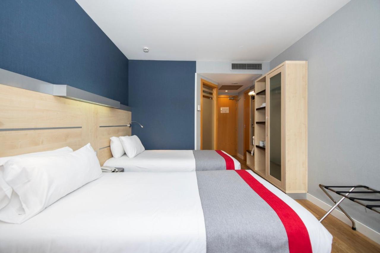 Holiday Inn Express Molins De Rei By Ihg Bagian luar foto