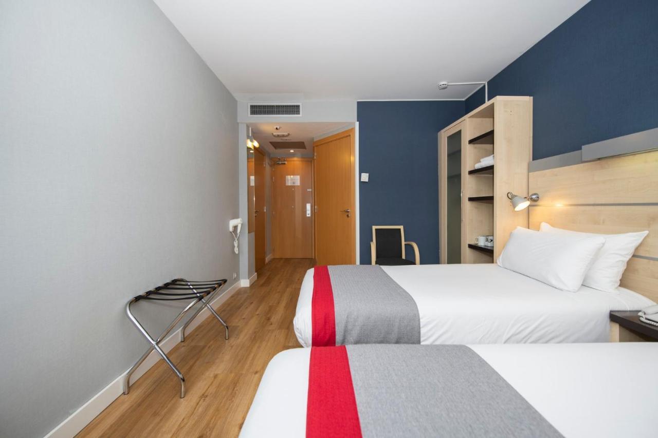 Holiday Inn Express Molins De Rei By Ihg Bagian luar foto