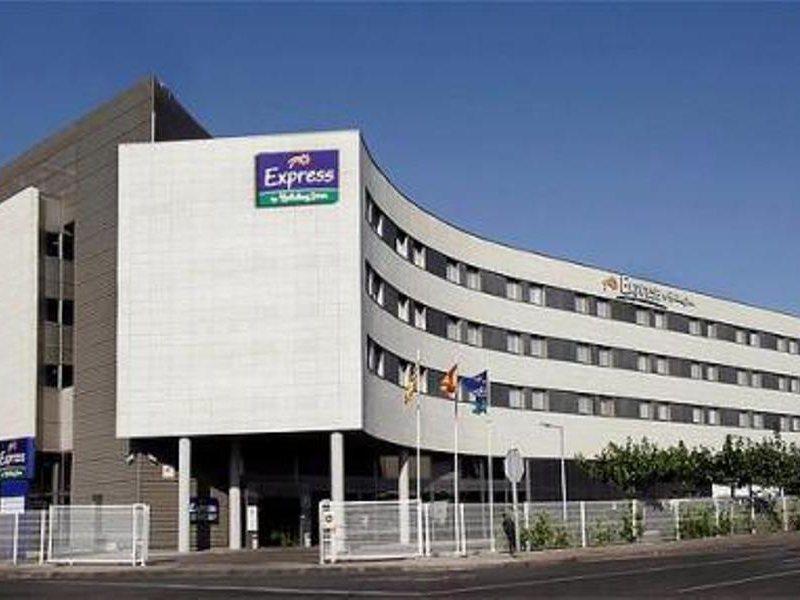 Holiday Inn Express Molins De Rei By Ihg Bagian luar foto