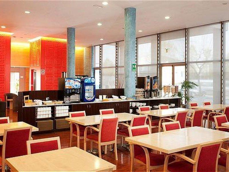 Holiday Inn Express Molins De Rei By Ihg Bagian luar foto