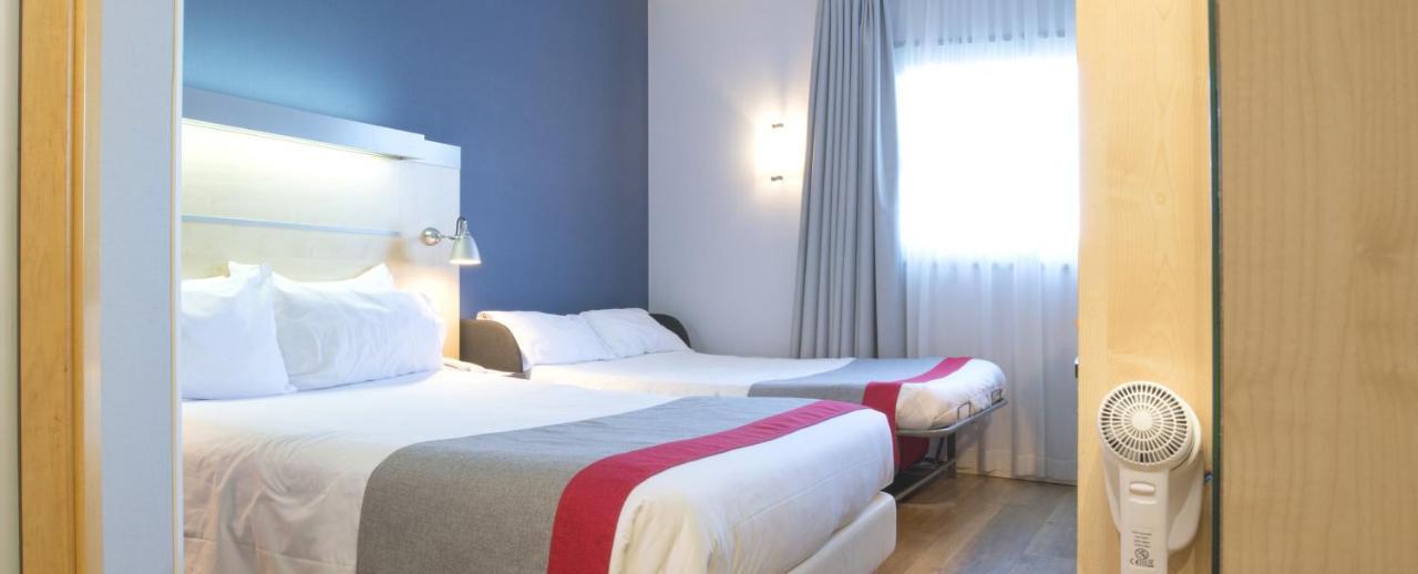 Holiday Inn Express Molins De Rei By Ihg Bagian luar foto